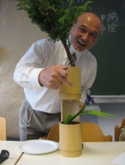 Ikebana-Demonstration der Mishō-Schule an der Wiener Universität